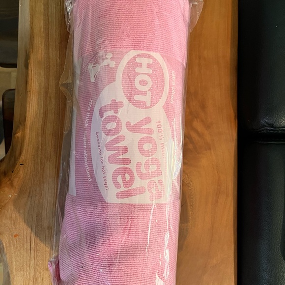 Yogarat- Pink Hot Yoga Towel - Picture 1 of 3